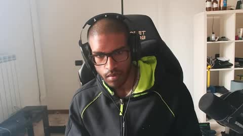 Snapshot of black_lollipop chatting on April 13, 9:59 am Master online show from April 13, 9:59 am