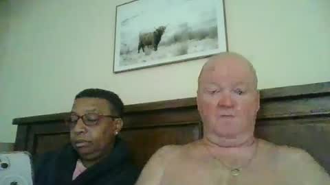 Snapshot of black_n_white4 chatting on December 8, 12:18 am black_n_white4 online show from December 8, 12:18 am