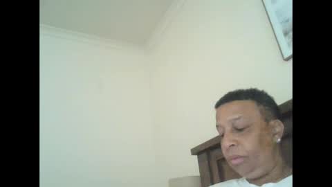 Snapshot of black_n_white4 chatting on December 22, 12:07 am black_n_white4 online show from December 22, 12:07 am