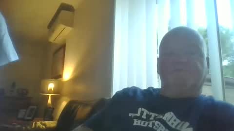 Snapshot of black_n_white4 chatting on February 25, 8:47 am black_n_white4 online show from February 25, 8:47 am