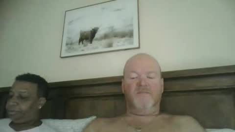 Snapshot of black_n_white4 chatting on February 6, 11:08 pm black_n_white4 online show from February 6, 11:08 pm