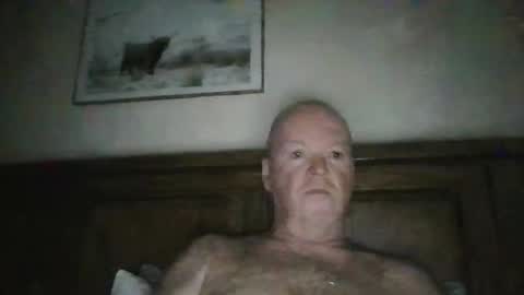 Snapshot of black_n_white4 chatting on April 21, 11:18 pm black_n_white4 online show from April 21, 11:18 pm