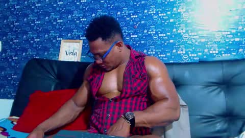 Snapshot of black_seus85 chatting on October 24, 4:58 pm duglas online show from October 24, 4:58 pm