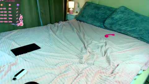 black_white_angel online show from April 1, 12:17 pm