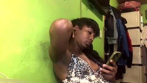 Snapshot of blackasiancockts chatting on November 12, 4:13 am Crystal online show from November 12, 4:13 am