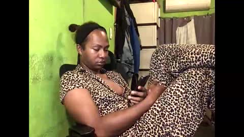 Snapshot of blackasiancockts chatting on December 19, 7:26 am Crystal online show from December 19, 7:26 am