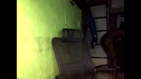 Snapshot of blackasiancockts chatting on December 22, 6:32 am Crystal online show from December 22, 6:32 am