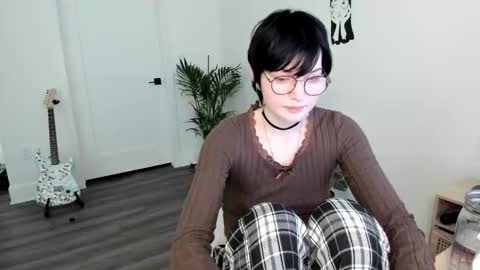 Ella online show from October 19, 3:34 pm