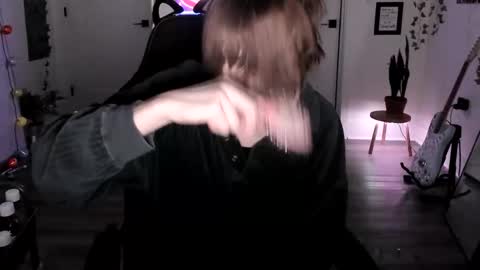 Ella online show from March 19, 4:33 pm