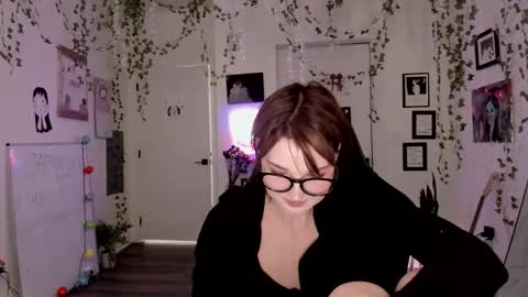 Ella online show from March 21, 11:30 pm