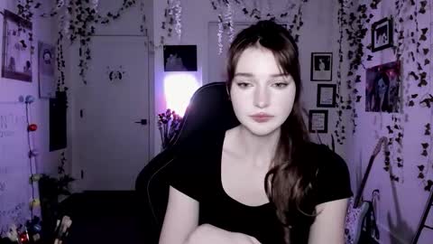 Ella online show from March 28, 5:18 am