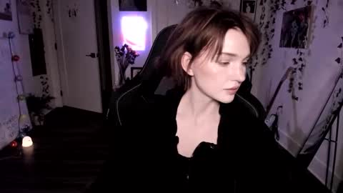 Ella online show from April 1, 1:50 am