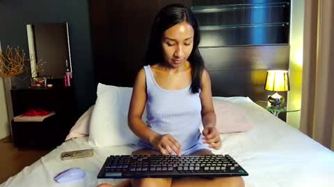 Snapshot of blackd0ll chatting on February 17, 8:33 am Angye online show from February 17, 8:33 am