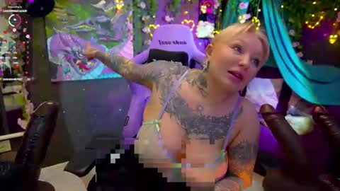 Snapshot of blackedbarbie chatting on June 26, 7:07 pm Alice online show from June 26, 7:07 pm