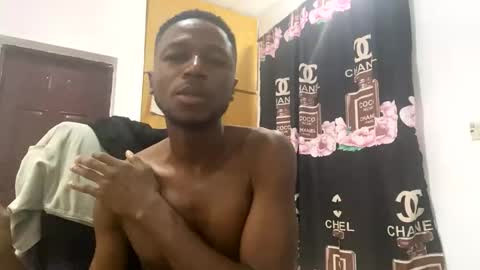 Snapshot of blackjob112 chatting on December 20, 7:59 am black online show from December 20, 7:59 am