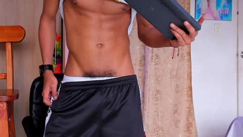 Snapshot of blackmaster_4u chatting on December 26, 5:40 pm Angel James online show from December 26, 5:40 pm