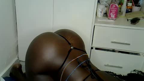 Snapshot of blackmela chatting on February 10, 11:25 am Blackmela online show from February 10, 11:25 am