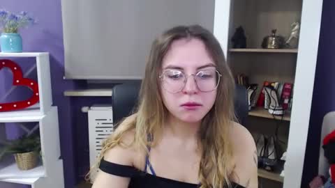 Snapshot of blackrosezoey chatting on December 2, 5:37 am Z O E Y online show from December 2, 5:37 am