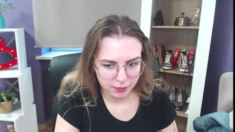 Snapshot of blackrosezoey chatting on December 4, 9:07 am Z O E Y online show from December 4, 9:07 am