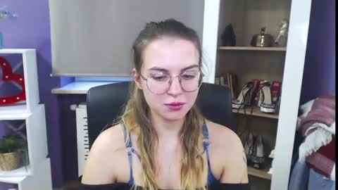 Snapshot of blackrosezoey chatting on December 5, 9:28 am Z O E Y online show from December 5, 9:28 am