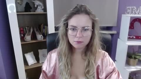 Z O E Y online show from September 26, 4:27 am