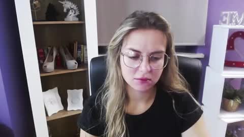 Z O E Y online show from September 30, 4:39 am