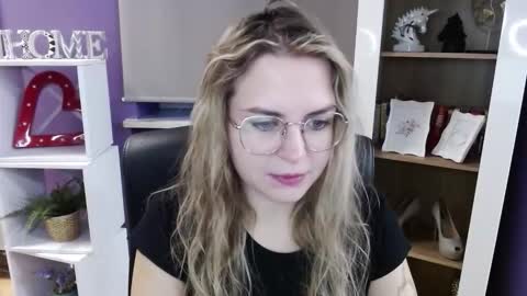 Z O E Y online show from October 27, 5:33 am