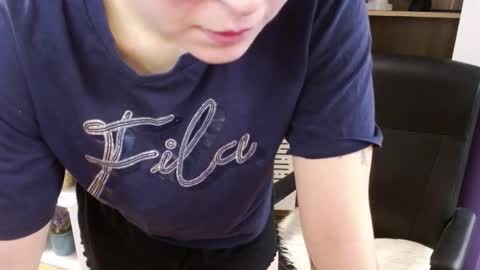 Z O E Y online show from December 3, 5:59 am