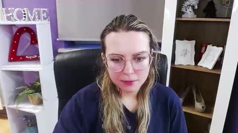 Z O E Y online show from December 17, 7:03 am