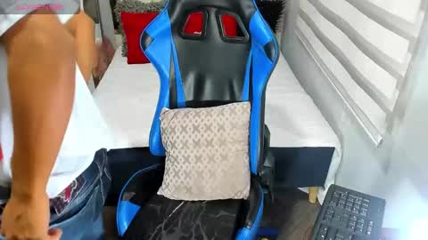 Snapshot of blacksex_boy chatting on October 12, 9:41 am Marlon online show from October 12, 9:41 am