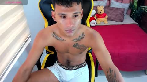 Snapshot of blacksex_boy chatting on December 4, 3:21 pm Marlon online show from December 4, 3:21 pm