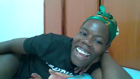 Snapshot of blacksexygal chatting on November 8, 6:51 pm SARAH online show from November 8, 6:51 pm