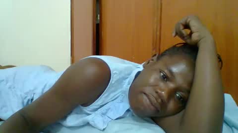 Snapshot of blacksexygal chatting on November 12, 3:23 pm SARAH online show from November 12, 3:23 pm