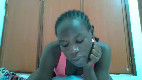 Snapshot of blacksexygal chatting on December 15, 6:12 pm SARAH online show from December 15, 6:12 pm