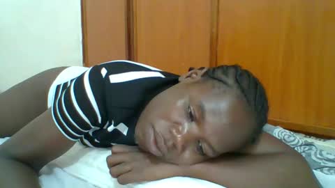 Snapshot of blacksexygal chatting on March 25, 6:36 pm SARAH online show from March 25, 6:36 pm