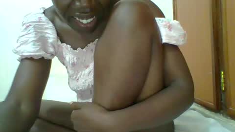 Snapshot of blacksexygal chatting on March 27, 7:57 pm SARAH online show from March 27, 7:57 pm