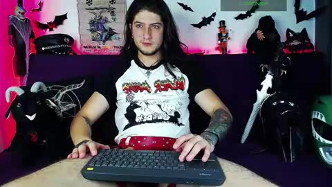 Snapshot of blackwolf_6 chatting on October 8, 7:11 pm Dave online show from October 8, 7:11 pm