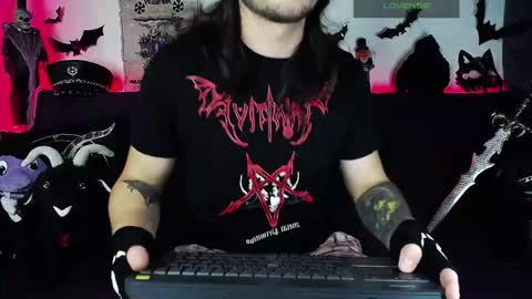 Snapshot of blackwolf_6 chatting on October 20, 7:47 pm Dave online show from October 20, 7:47 pm