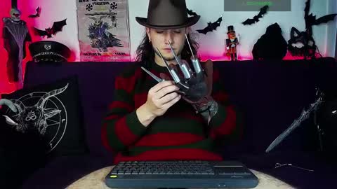 Snapshot of blackwolf_6 chatting on October 24, 6:37 pm Dave online show from October 24, 6:37 pm