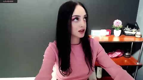 Snapshot of blacky_berry chatting on December 2, 1:24 pm Ivy online show from December 2, 1:24 pm
