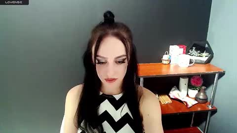 Snapshot of blacky_berry chatting on December 19, 7:51 pm Ivy online show from December 19, 7:51 pm