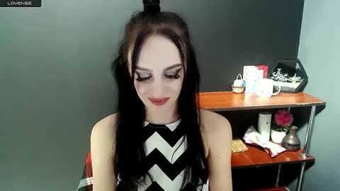 Snapshot of blacky_berry chatting on December 19, 11:14 pm Ivy online show from December 19, 11:14 pm