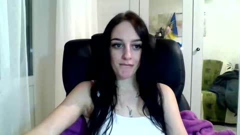 Snapshot of blacky_berry chatting on January 10, 7:43 pm Ivy online show from January 10, 7:43 pm
