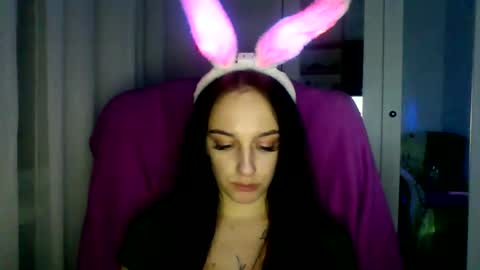 Snapshot of blacky_berry chatting on January 12, 6:38 pm Ivy online show from January 12, 6:38 pm