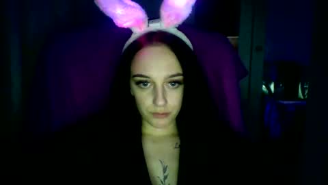 Snapshot of blacky_berry chatting on January 12, 10:01 pm Ivy online show from January 12, 10:01 pm