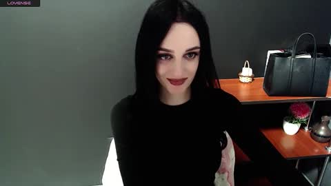 Snapshot of blacky_berry chatting on January 18, 4:53 pm Ivy online show from January 18, 4:53 pm