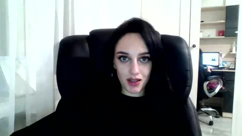 Snapshot of blacky_berry chatting on January 18, 8:09 pm Ivy online show from January 18, 8:09 pm