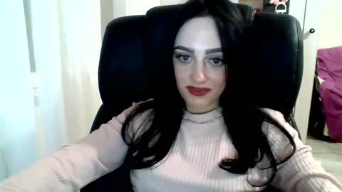 Snapshot of blacky_berry chatting on January 25, 10:18 pm Ivy online show from January 25, 10:18 pm