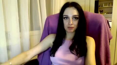 Snapshot of blacky_berry chatting on February 20, 11:21 pm Ivy online show from February 20, 11:21 pm