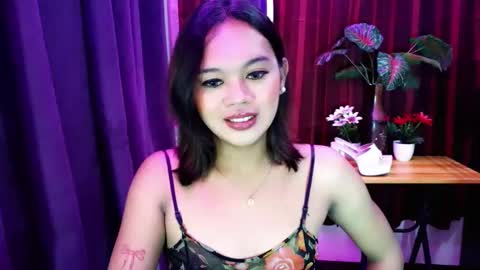 sweetyluna online show from May 18, 7:20 pm